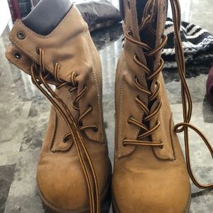 Timberland style bootie